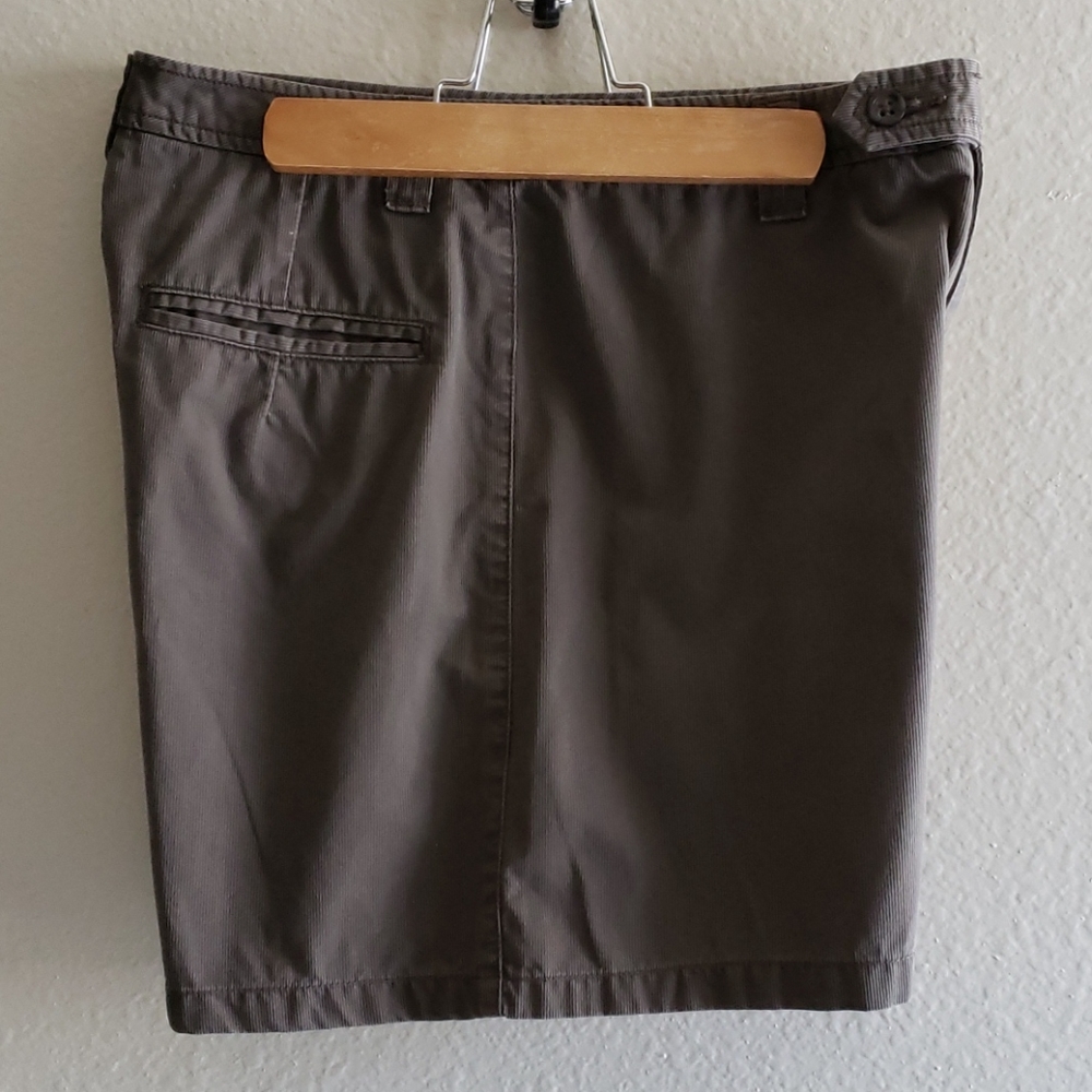 Shorts - Picture 3 of 10